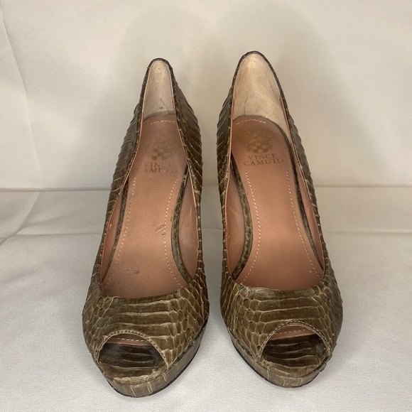 Vince Camuto Snake Skin heels - Picture 2 of 10
